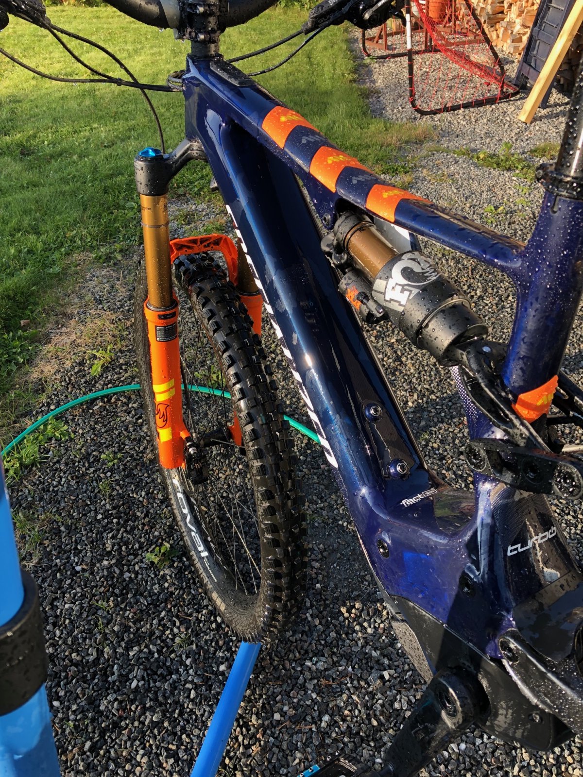 2019 Levo Fox X2 Shock. No one seems to know if it fits but i