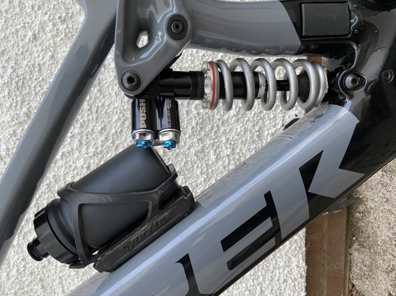 Trek slash rear shock 2024 upgrade