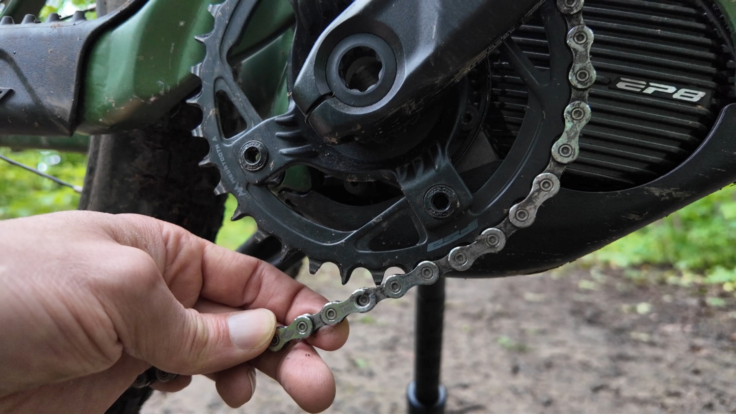 We'd expect the 10 speed Shimano Deore Linkglide would handle the Shimano overrun. There is a possibility the chain on the demo bike had suffered previous damages.