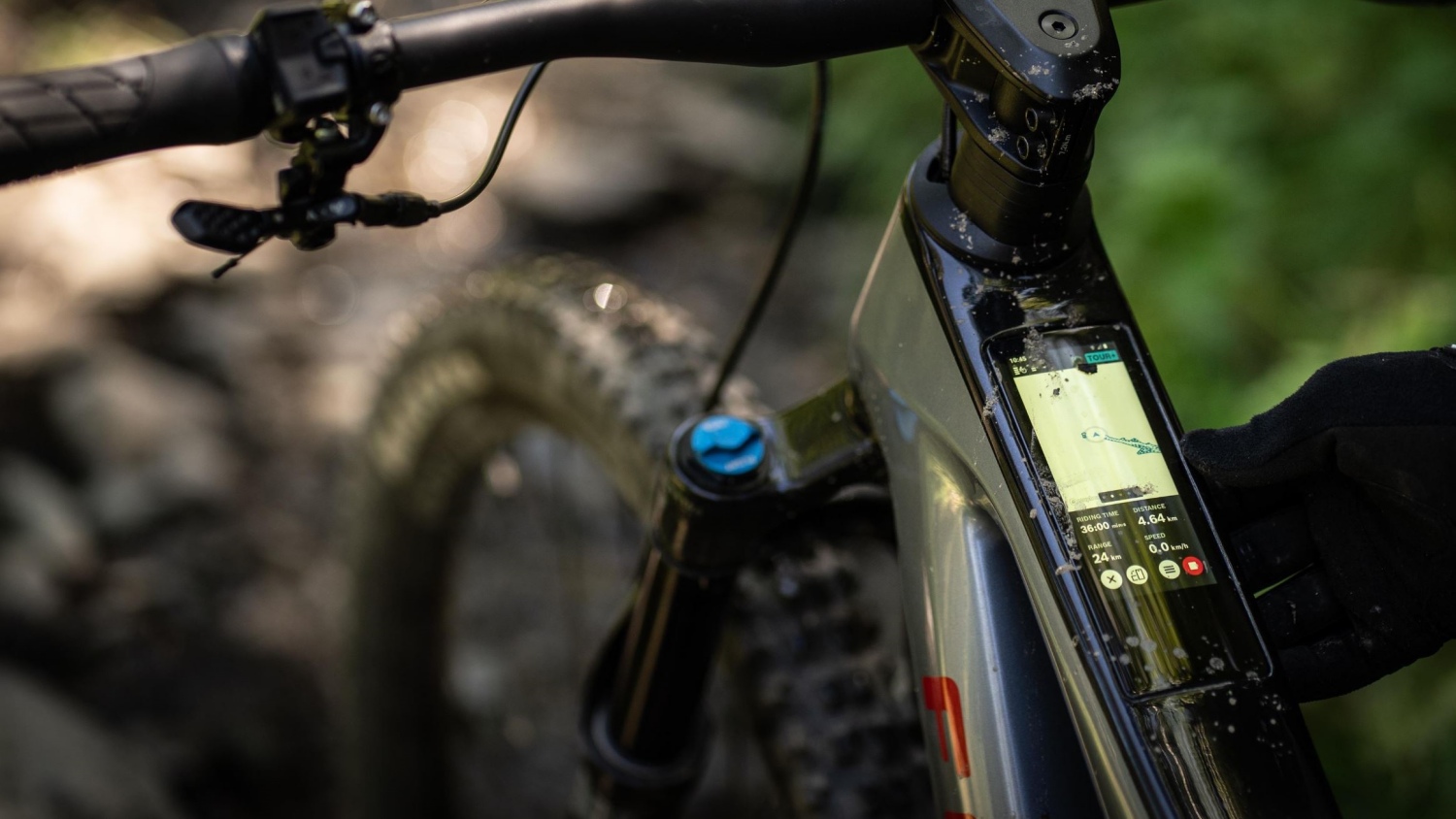 The 4in touch-display has enough space to show both a map and ride data.