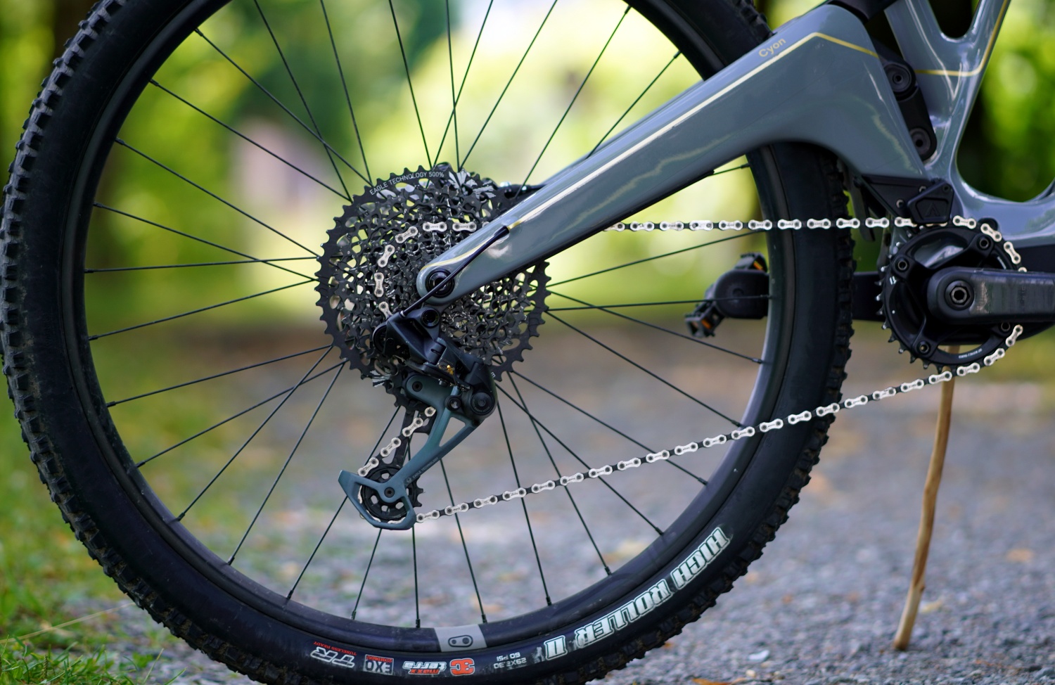 Sram GX 12-speed drivetrain and the 29×2.3″ Maxxis High Roller II