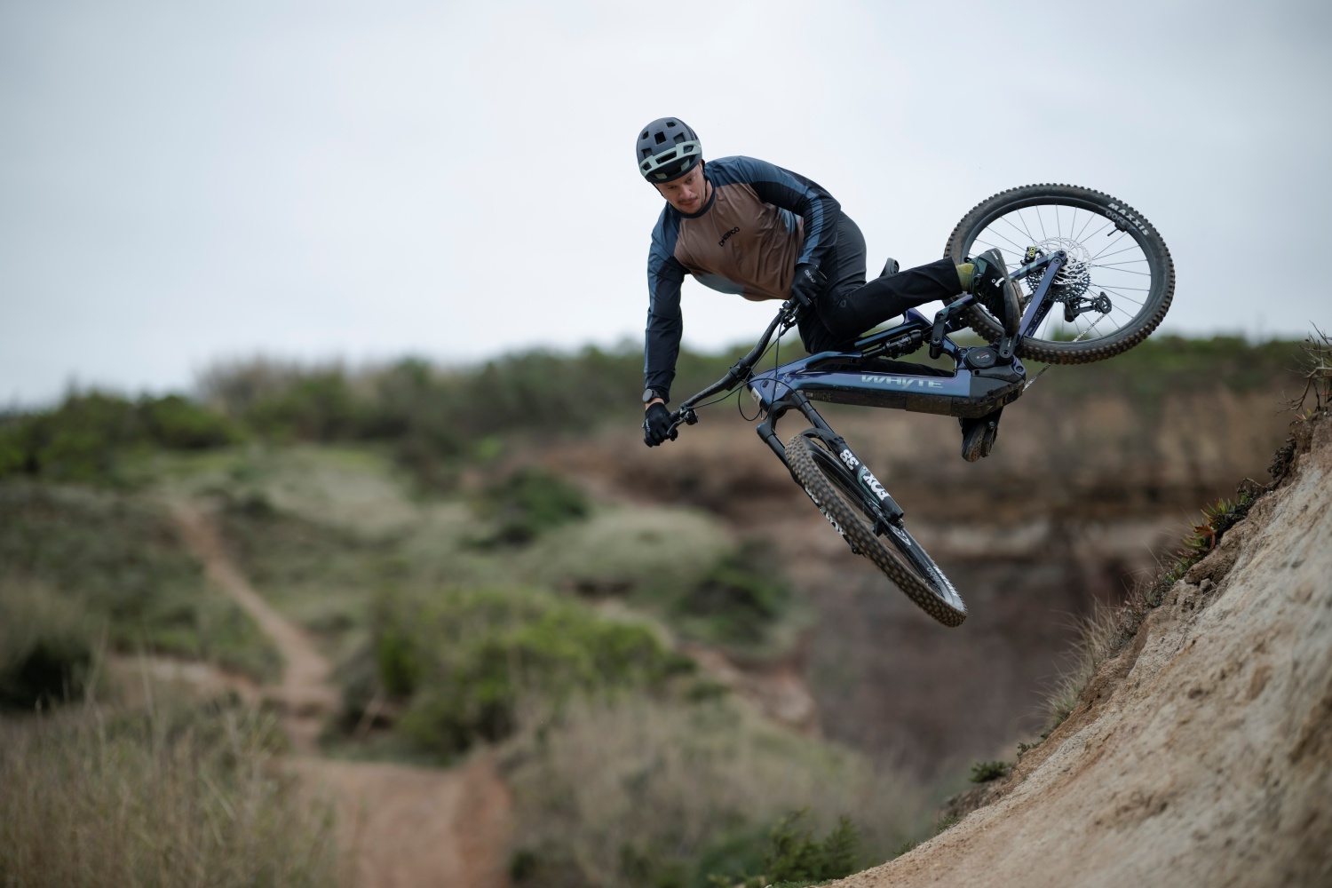 The Whyte Kado RSX in midnight blue