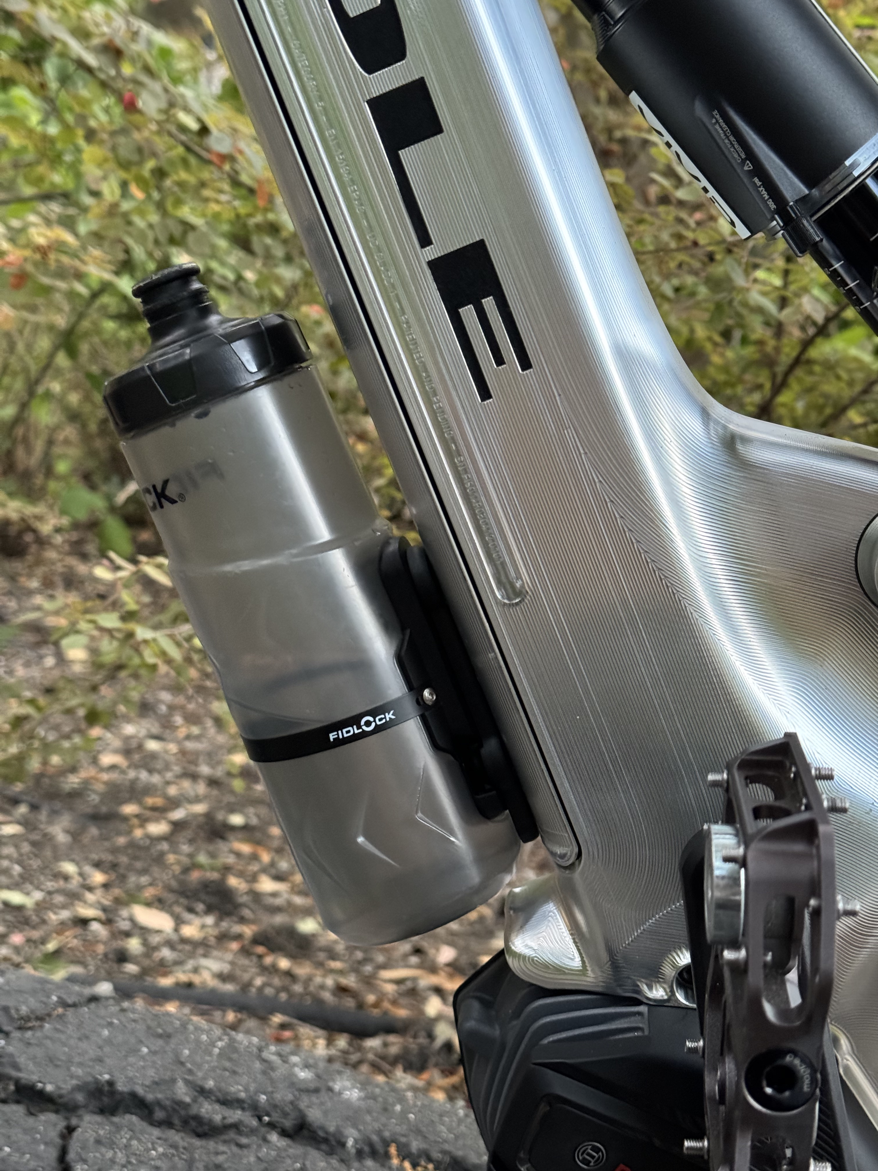 Sonni bottle mount closeup.jpg