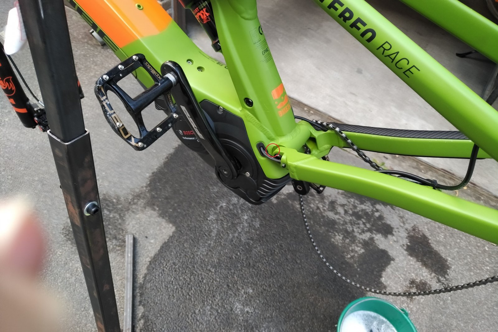 cracked aluminum bike frame