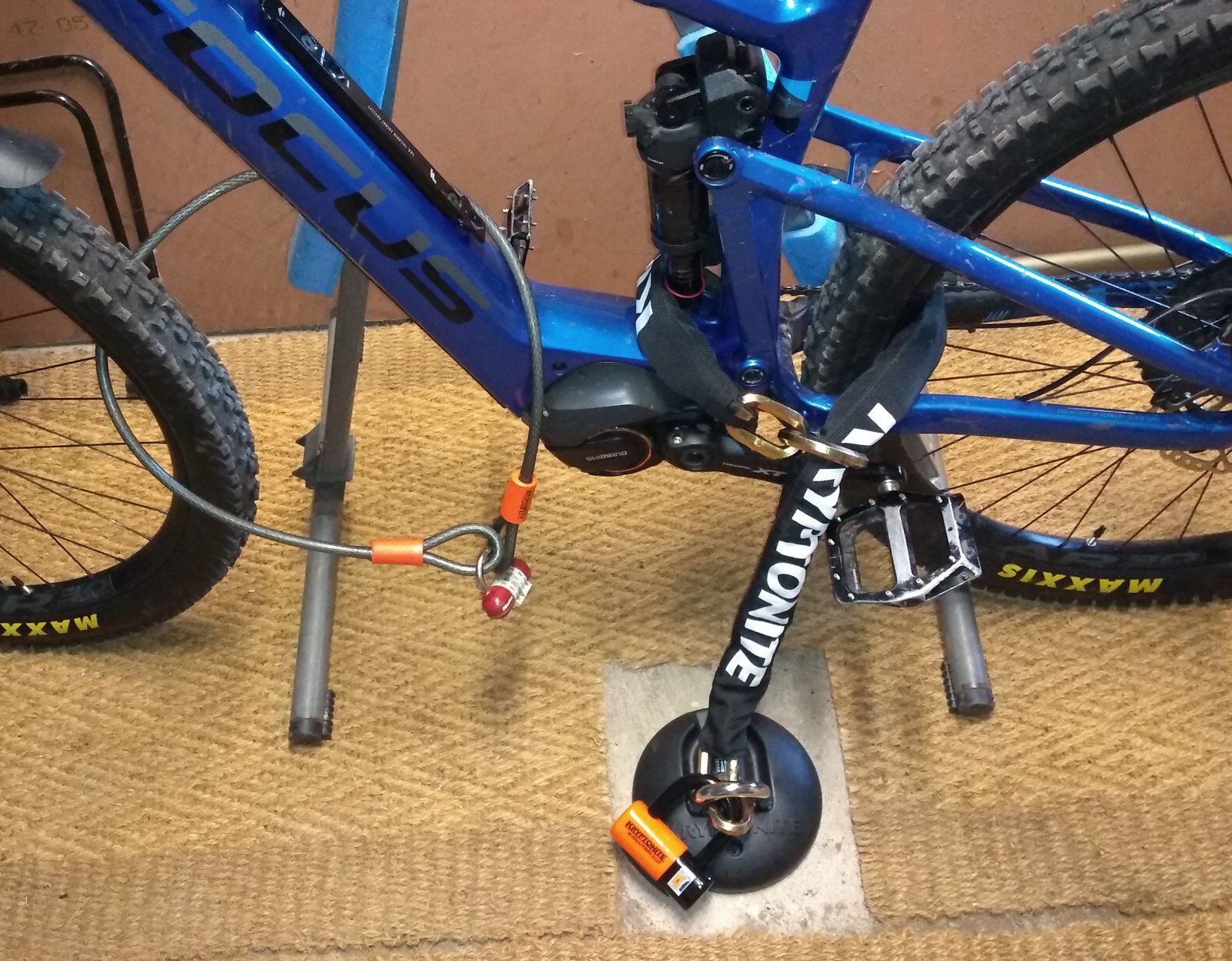 ground anchor bike