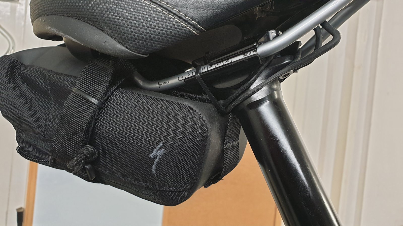 dropper post seat pack
