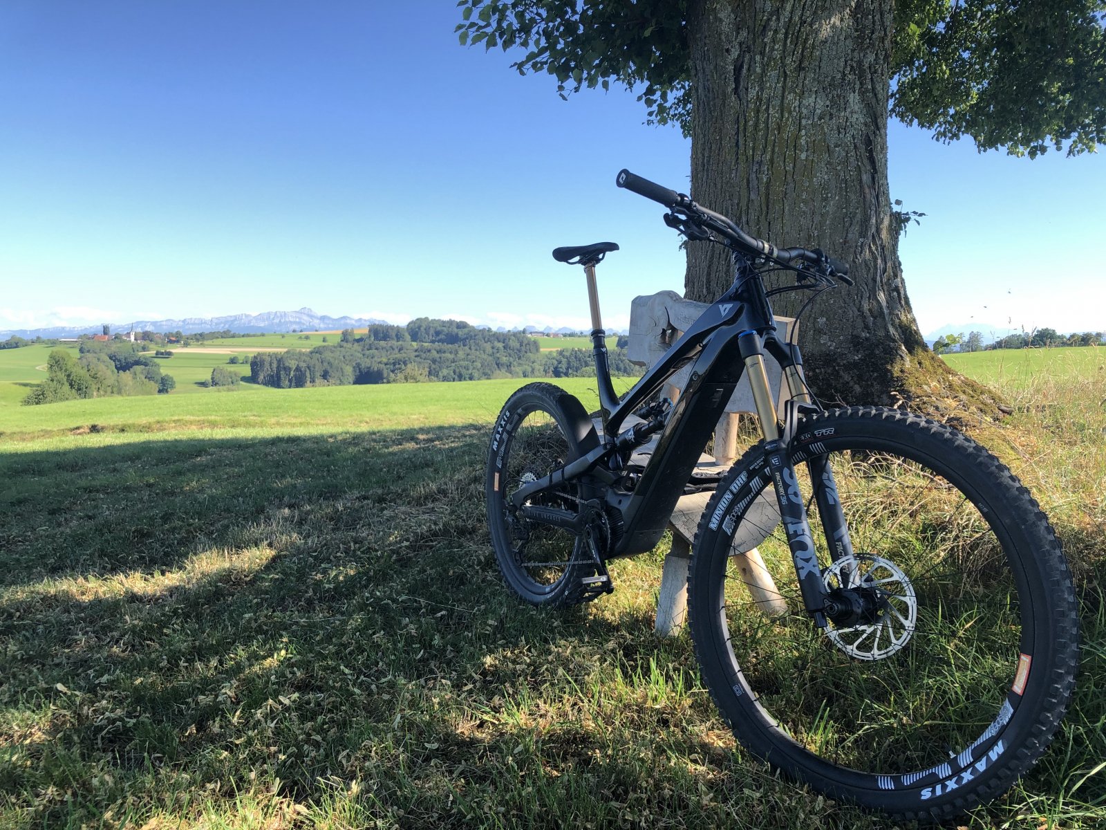 specialized levo vs cube stereo hybrid