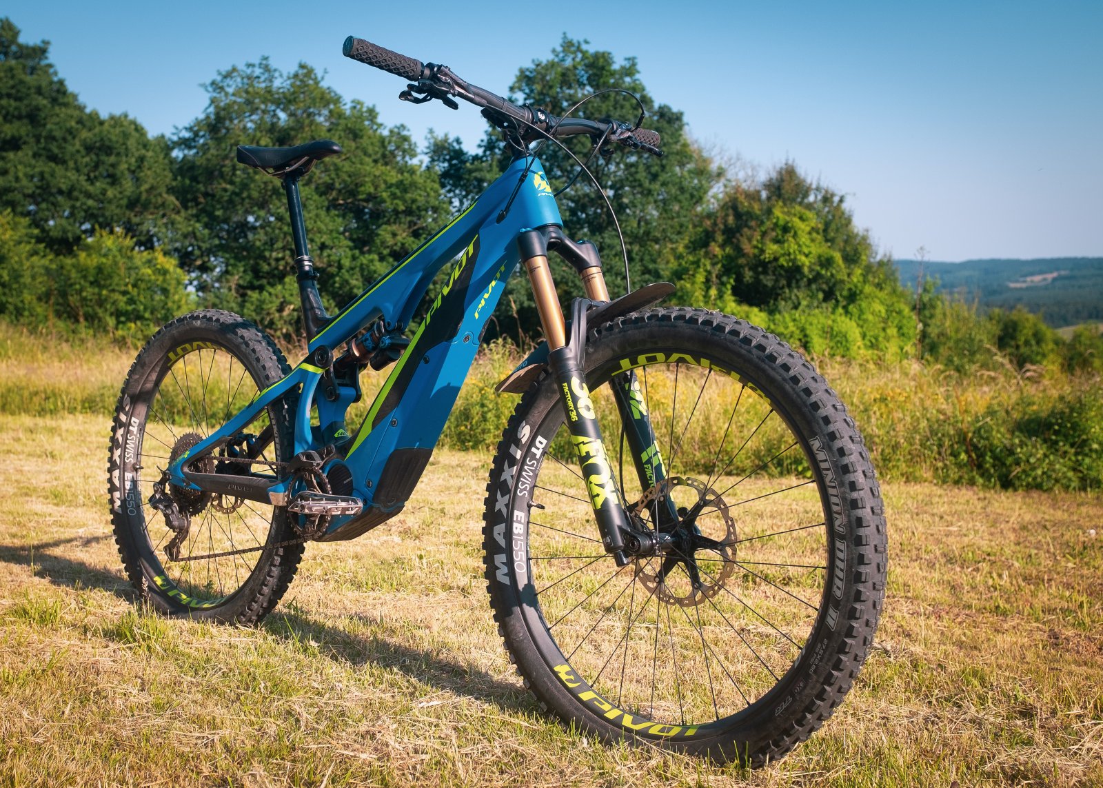 pivot-shuttle-review-does-the-9k-bike-deliver