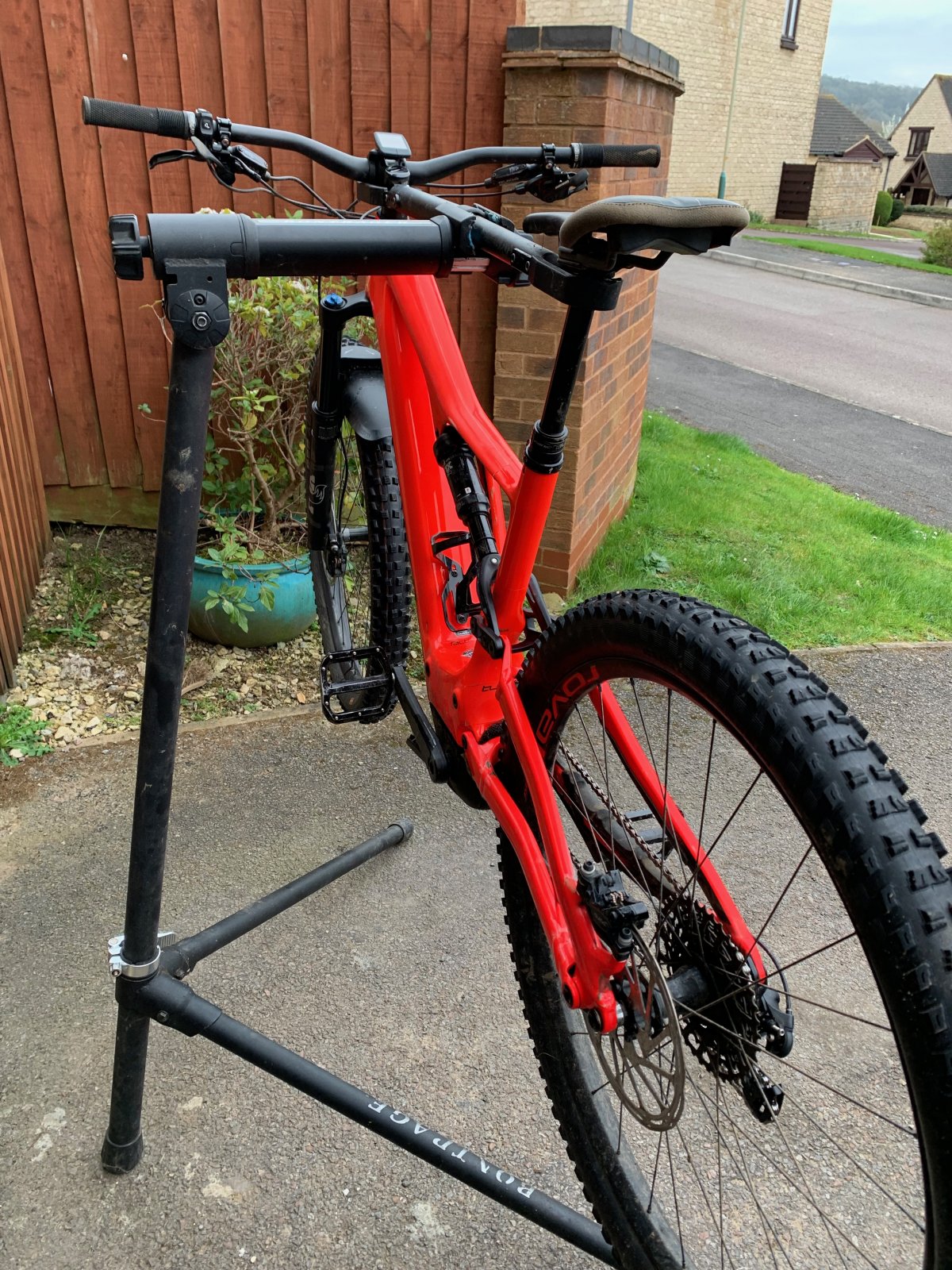 bike maintenance stand halfords