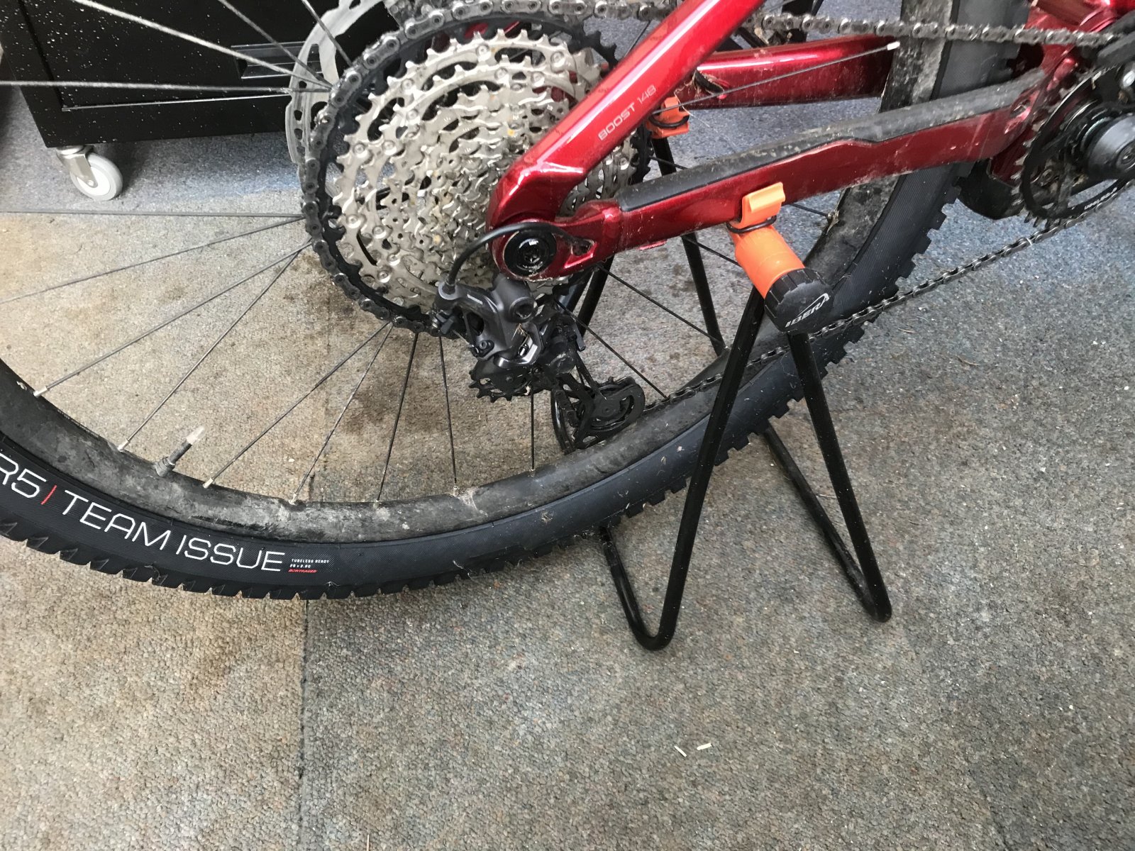 bike stand to wash bike