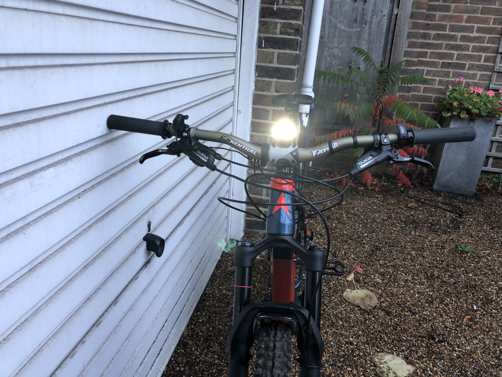bikehut 1600 lumen front bike light