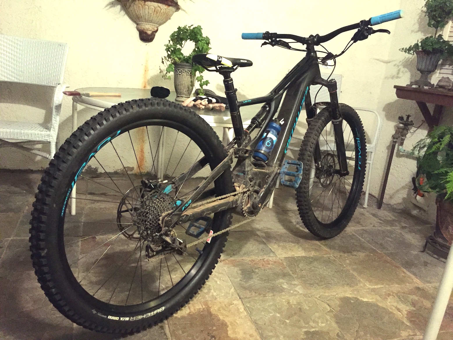 maxxis aggressor 2.8